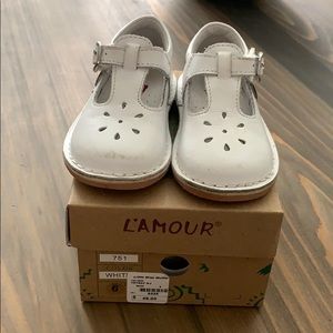 L’Amour white T-strap, size 6